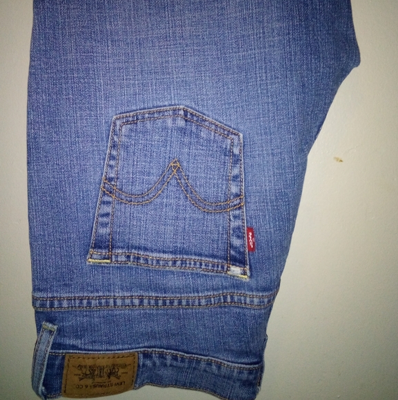 Women's Levi's Jeans - Picture 2 of 3